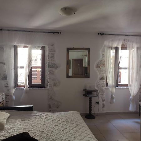Apartment Martin - 10 Mt To The Beach Rovinj Exterior photo