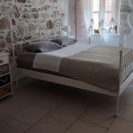 Apartment Martin - 10 Mt To The Beach Rovinj Exterior photo